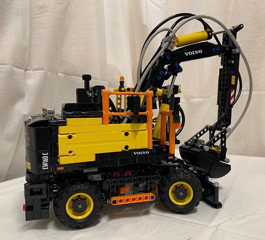 Lego Kit di costruzioni: Lego Technic Volvo EW160E Bagger – Usato da Meikirch venduto da meineangebote 2
