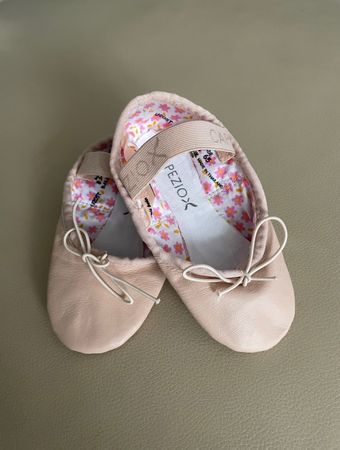 NEUE Leder-Ballettschläppli Gr. 32.5 der Marke Capezio
