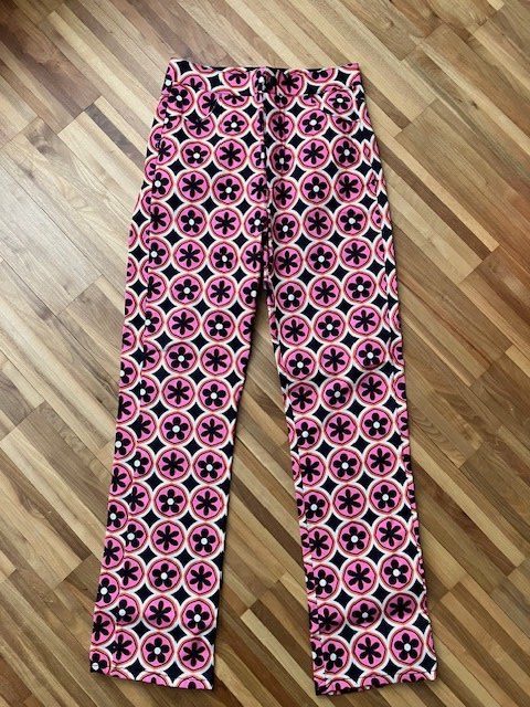 Pull&Bear Pantaloni: Pull&Bear Hose, Gr. M, Pink Schwarz, Blumenmuster, Top! – Nuovo (secondo la descrizione) da Uznach venduto da Atrani