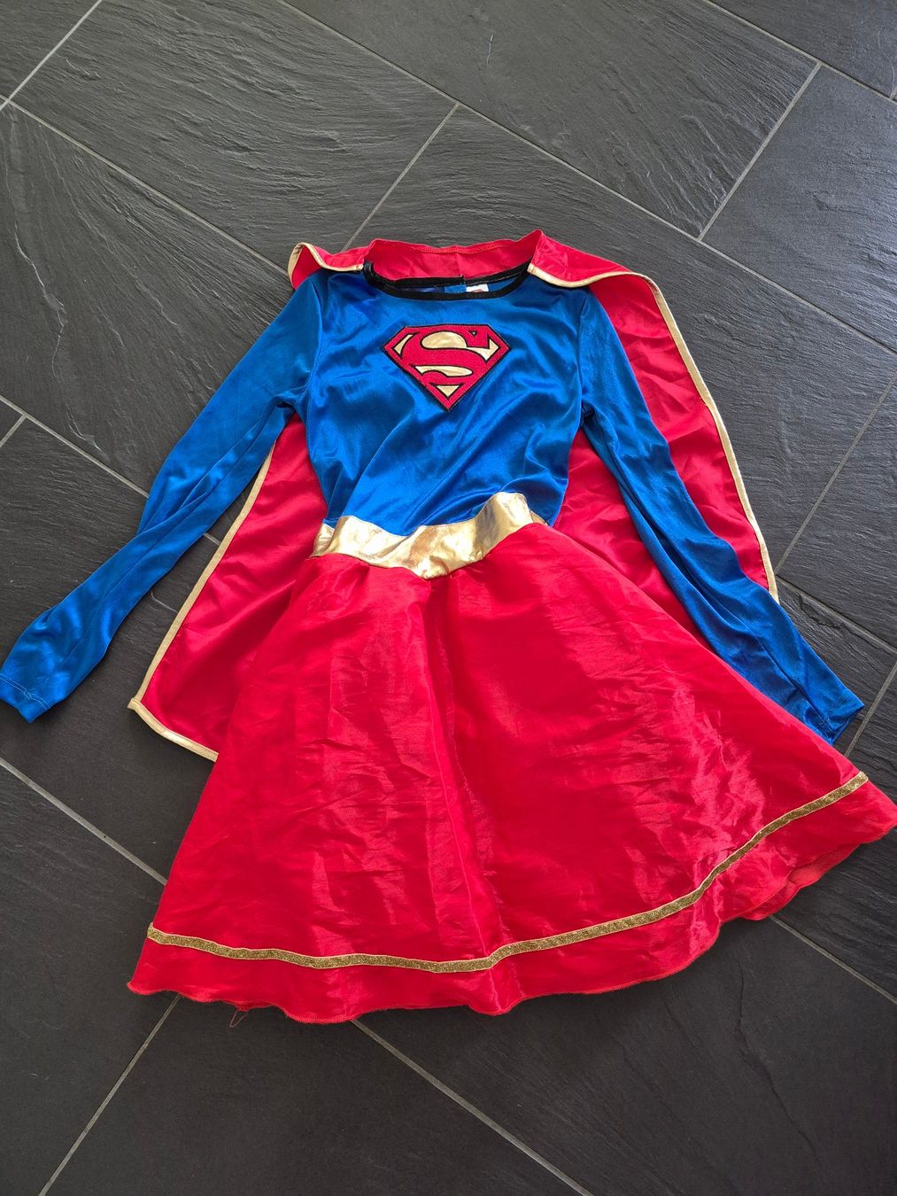 Costumi: Supergirl-Kostüm – Usato da Oberweningen venduto da Verer