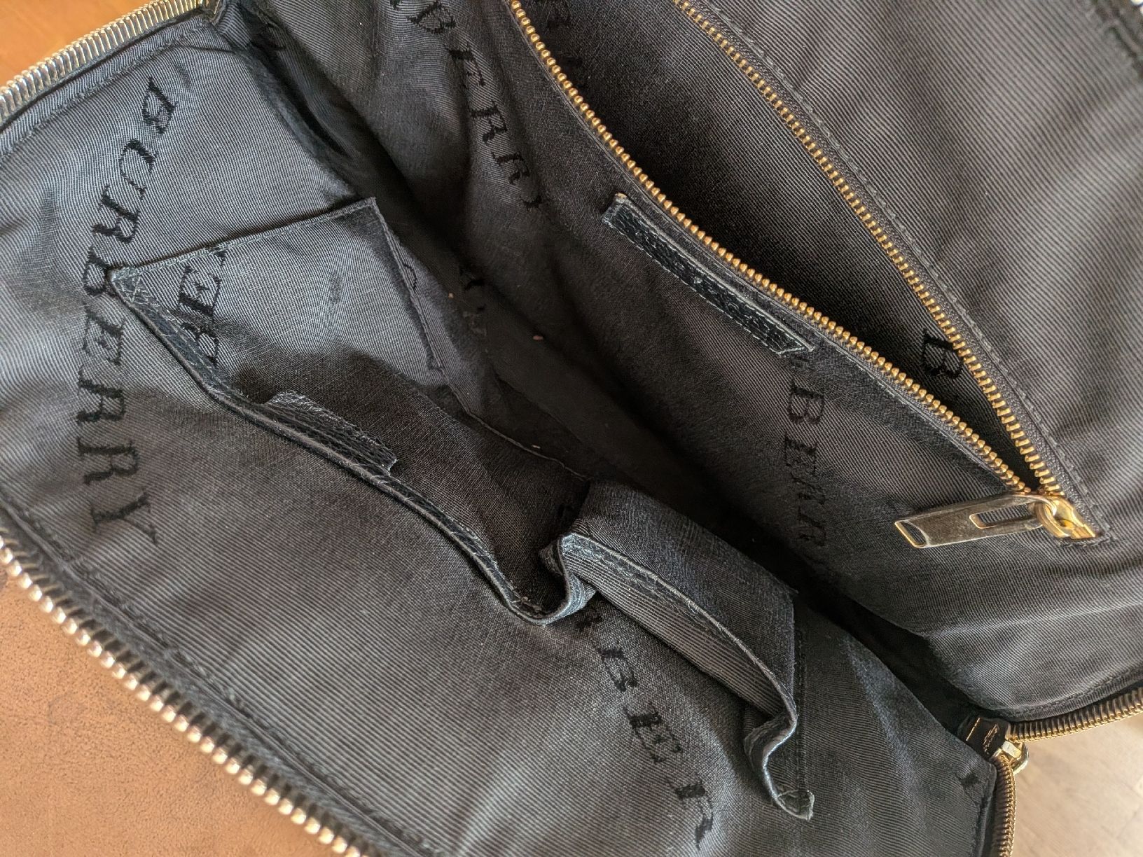Burberry Borse da donna: Authentic Burberry Black Leather Dome Handbag - Stunning! – Usato da Zürich venduto da yan_8lg2 8