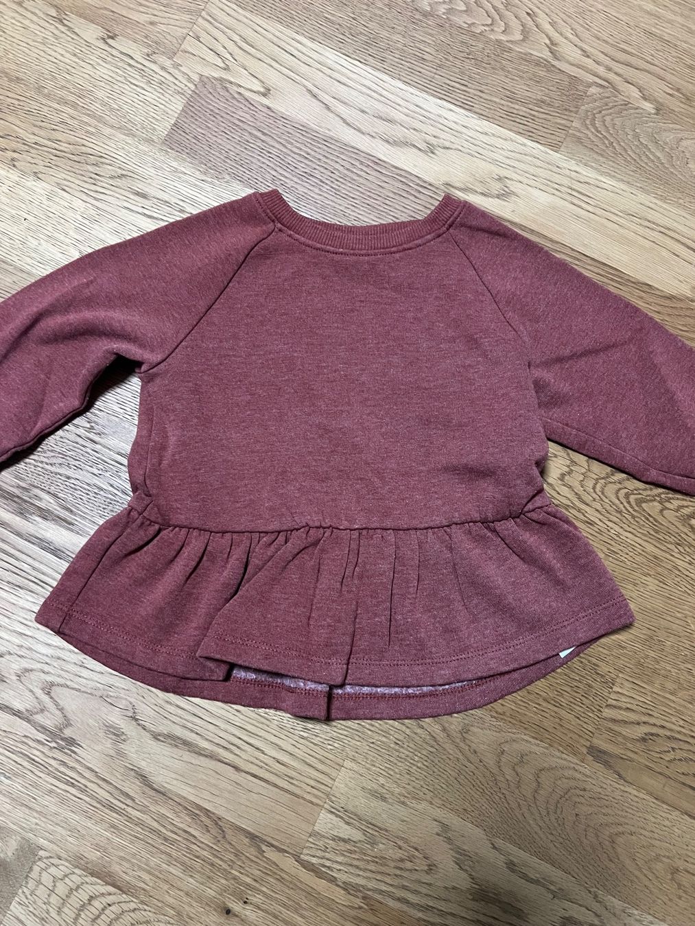 Lotti & Set di vestiti: Set mit 2 Sweatshirts Größe 110 – Usato da Erlenbach ZH venduto da cha_ppc9 3