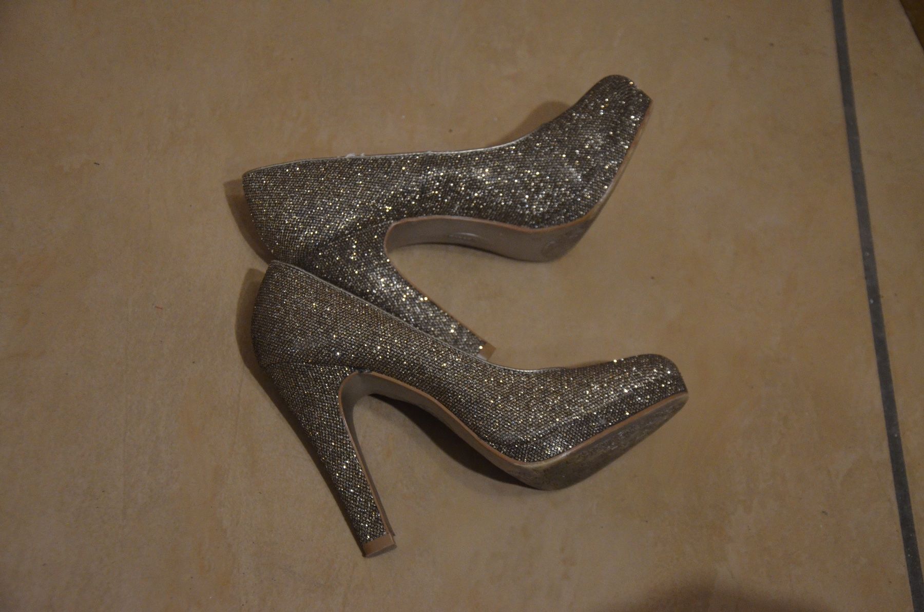 Scarpe da donna: NO 37 - TALON HOCH CM 11 – Usato da Chiasso venduto da Dolly015