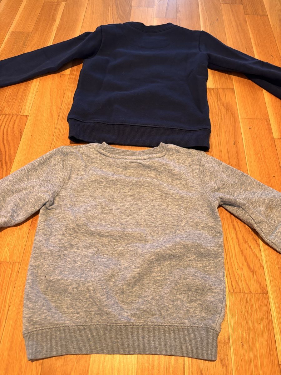 Levi's Kleiderpakete & -sets: 2 Levi's Pullover grau und blau Grösse 104 gebraucht – Gebraucht aus Klingnau von Tiara2023 4