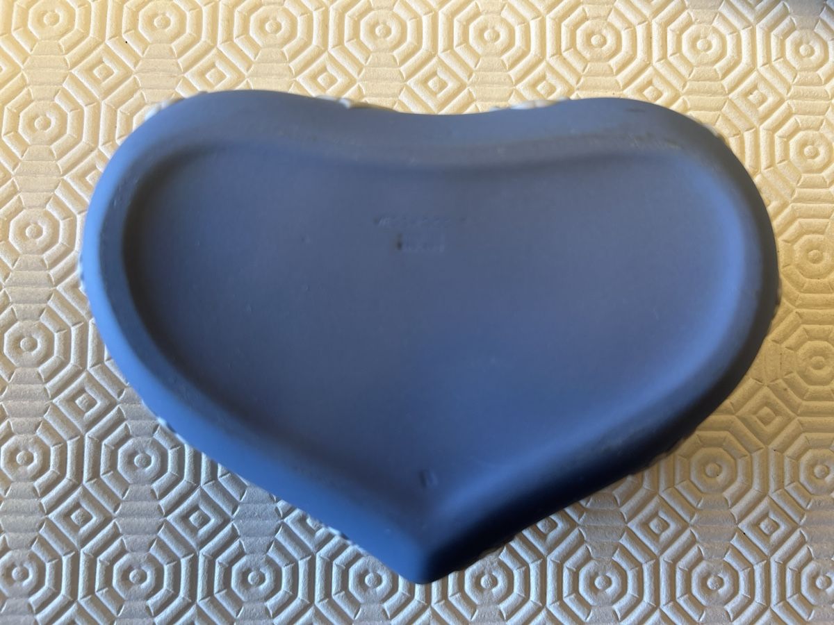 Tutte le decorazioni: Wedgwood Blue Jasperware Heart – Usato da Lausanne venduto da ValeMerky 2
