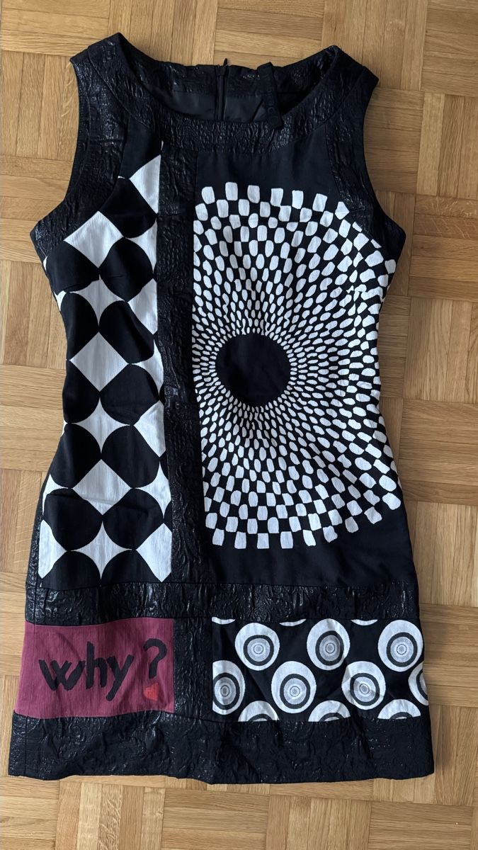Desigual Vestiti: Desigual Kleid, Gr. 36, schwarz- weiss, gemustert – Usato da Pfäffikon SZ venduto da mer_qc7w