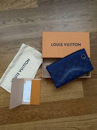 Louis Vuitton Taiga Pochette