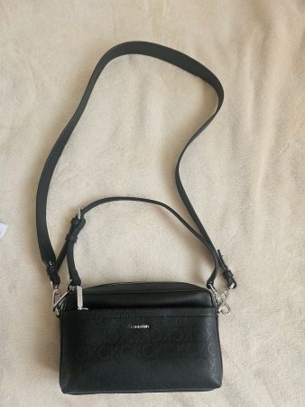 Calvin Klein Hand- und Umhängetasche