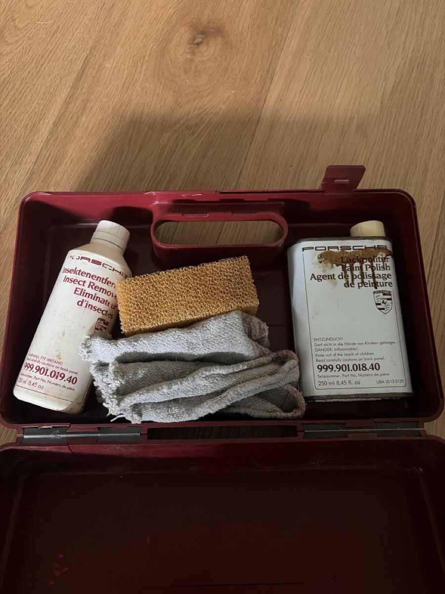 Porsche Prodotti di pulizia: Porsche Pflege-Set Koffer – Usato da Chur venduto da fan_gh6f