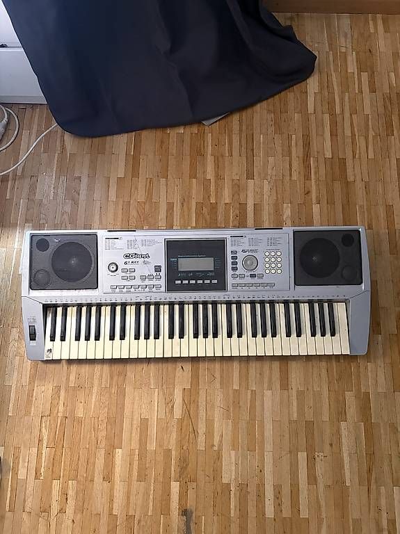 Strumenti musicali: Piano/synthétiseur  – Usato da Genève venduto da gab.ellaa 1