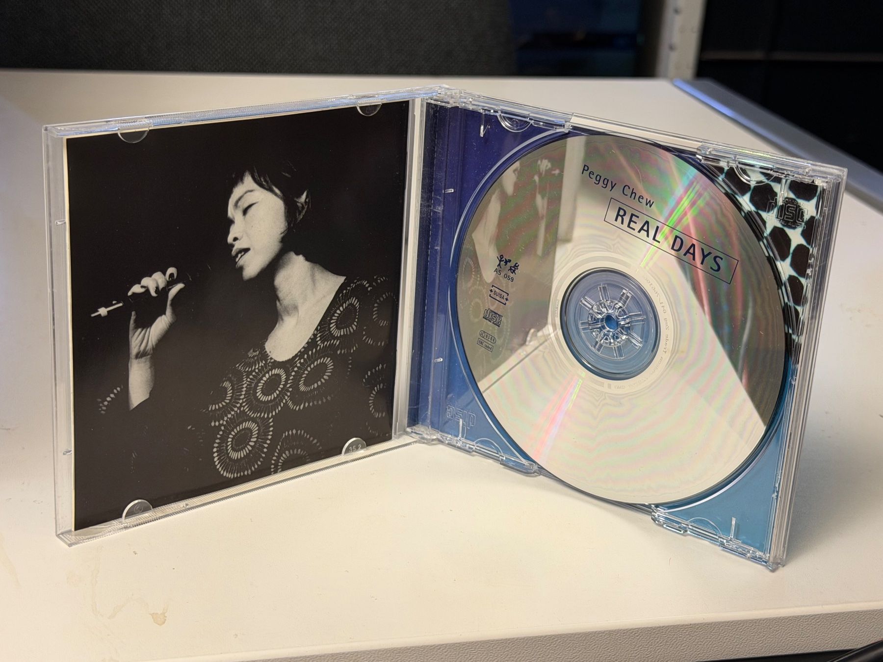 CD: Adrian Frey, Peggy Chew - Real Days - SRA04B – Nuovo (secondo la descrizione) da Küsnacht ZH venduto da JazzRecords 2