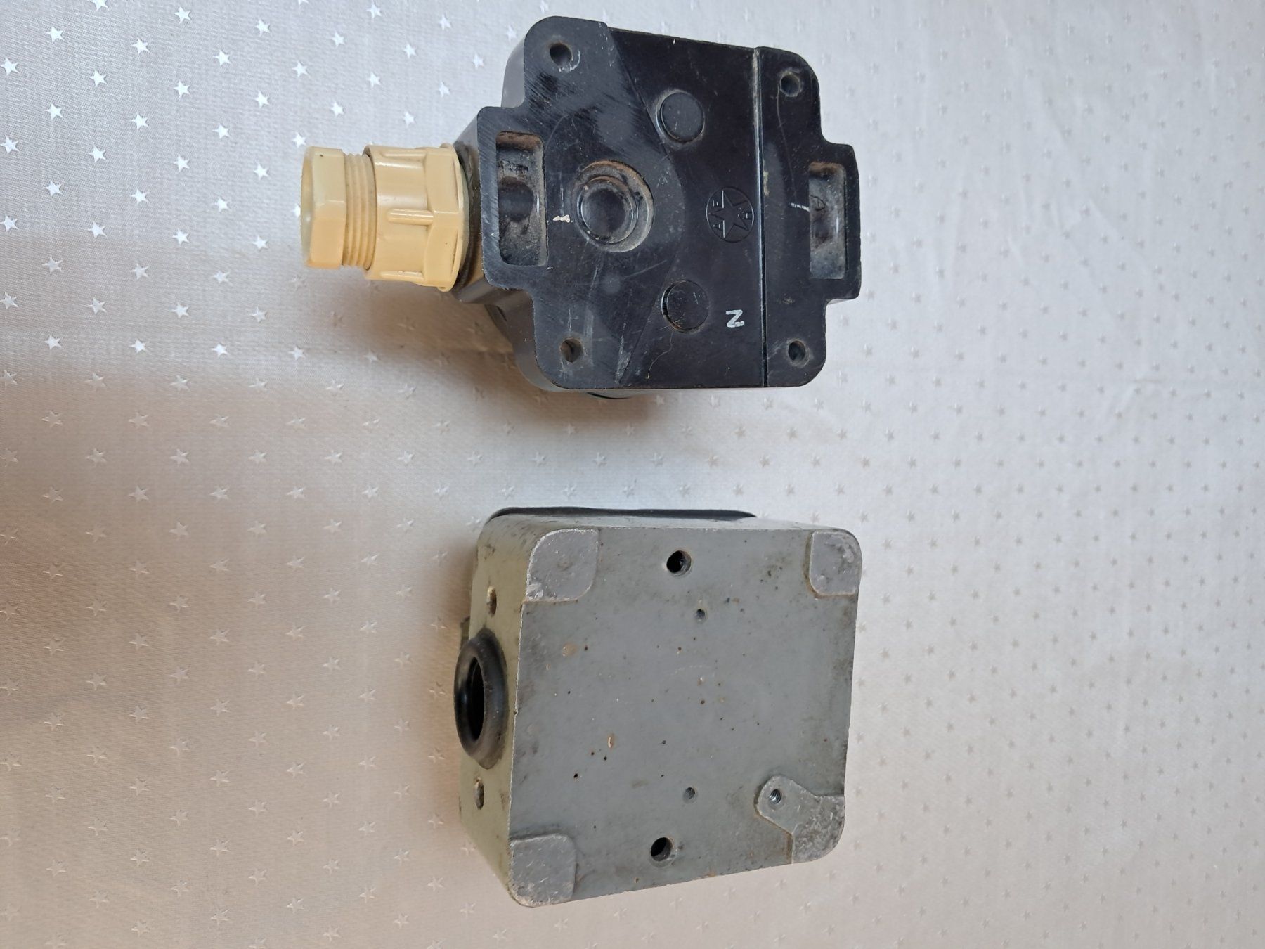 Spine: Prise électrique – Usato da moutier venduto da Dupont50 6