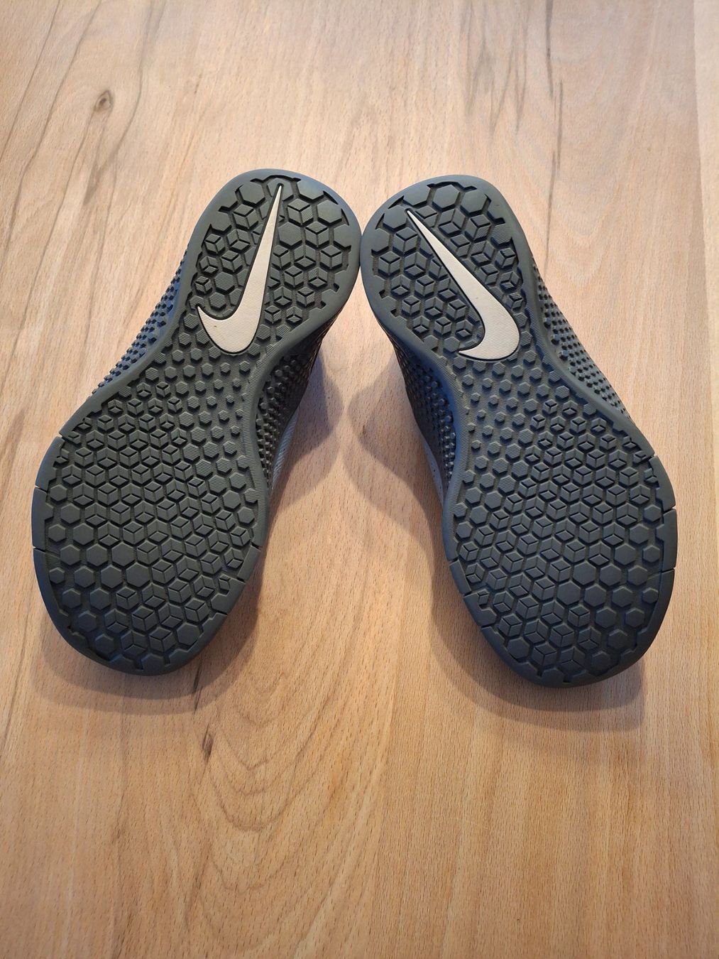Nike Scarpe per ragazzi: Hallenschuhe v. Nike, Gr. 37.5 – Usato da Bilten venduto da pelanov 5