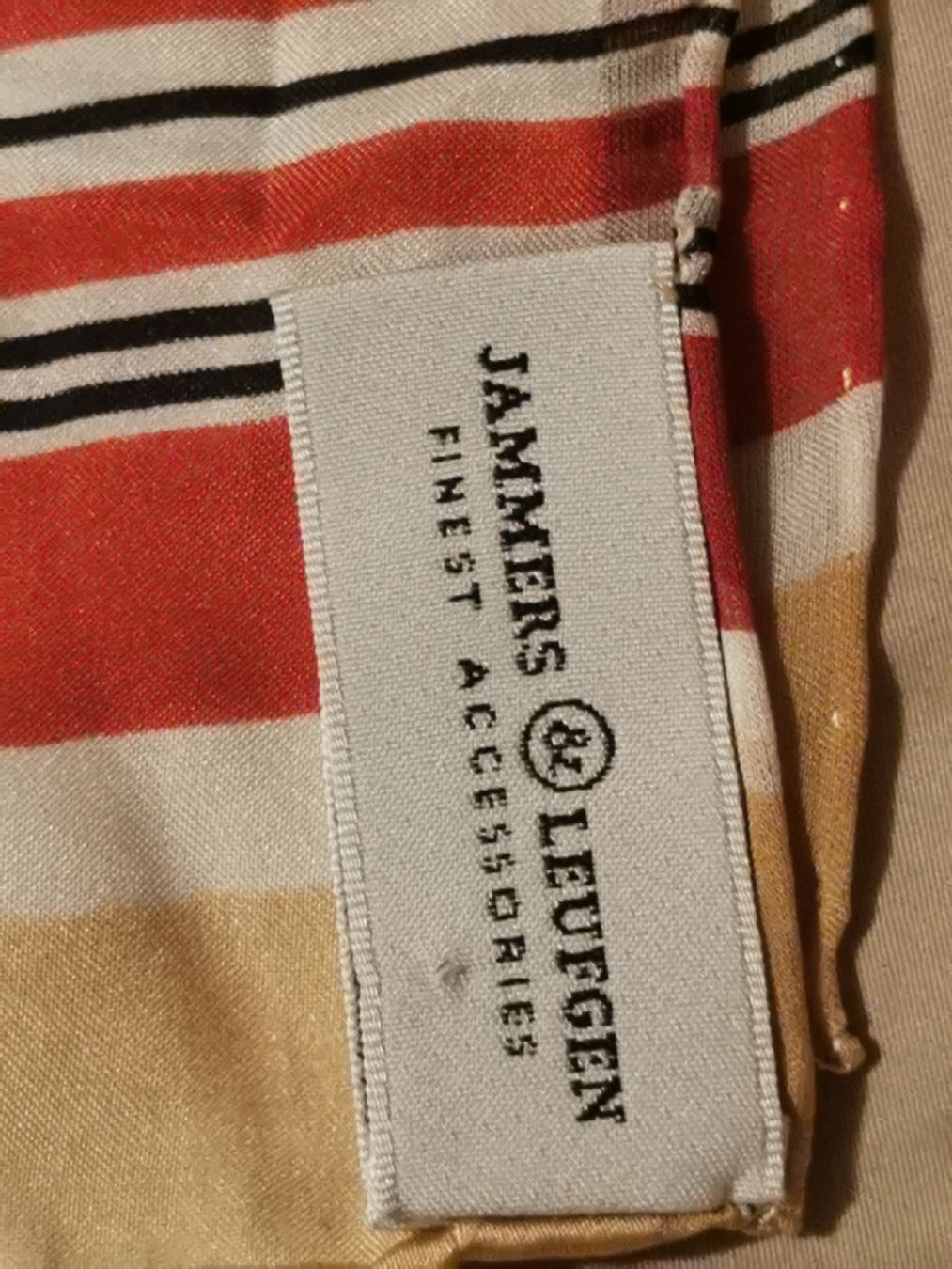 Foulard & Sciarpe: Damen Schal aus Seide – Nuovo (secondo la descrizione) da Schlieren venduto da vlalif 1