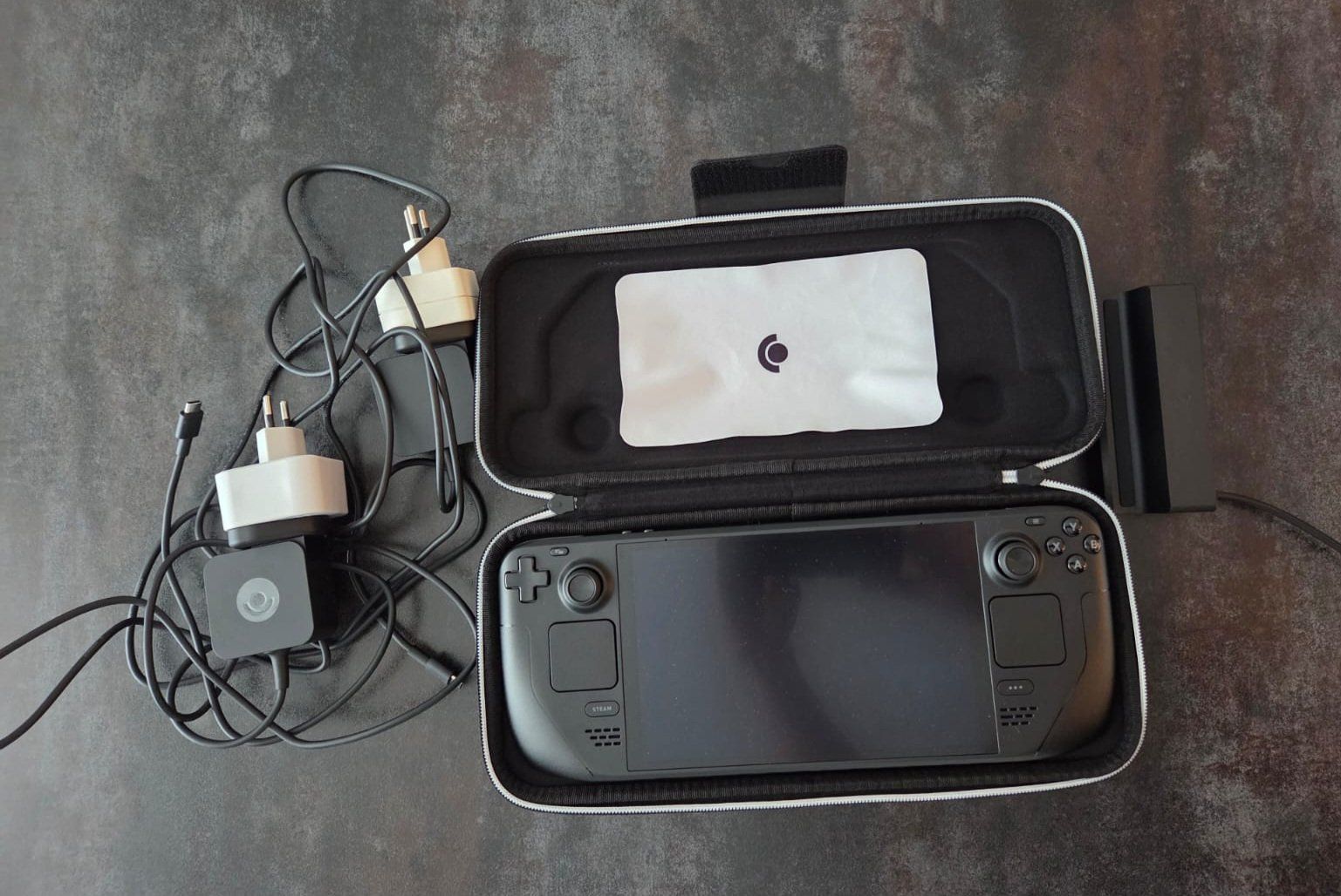 Steam Deck Oled 1Tb inkl. Docking Station (Gebraucht) in Mumpf für