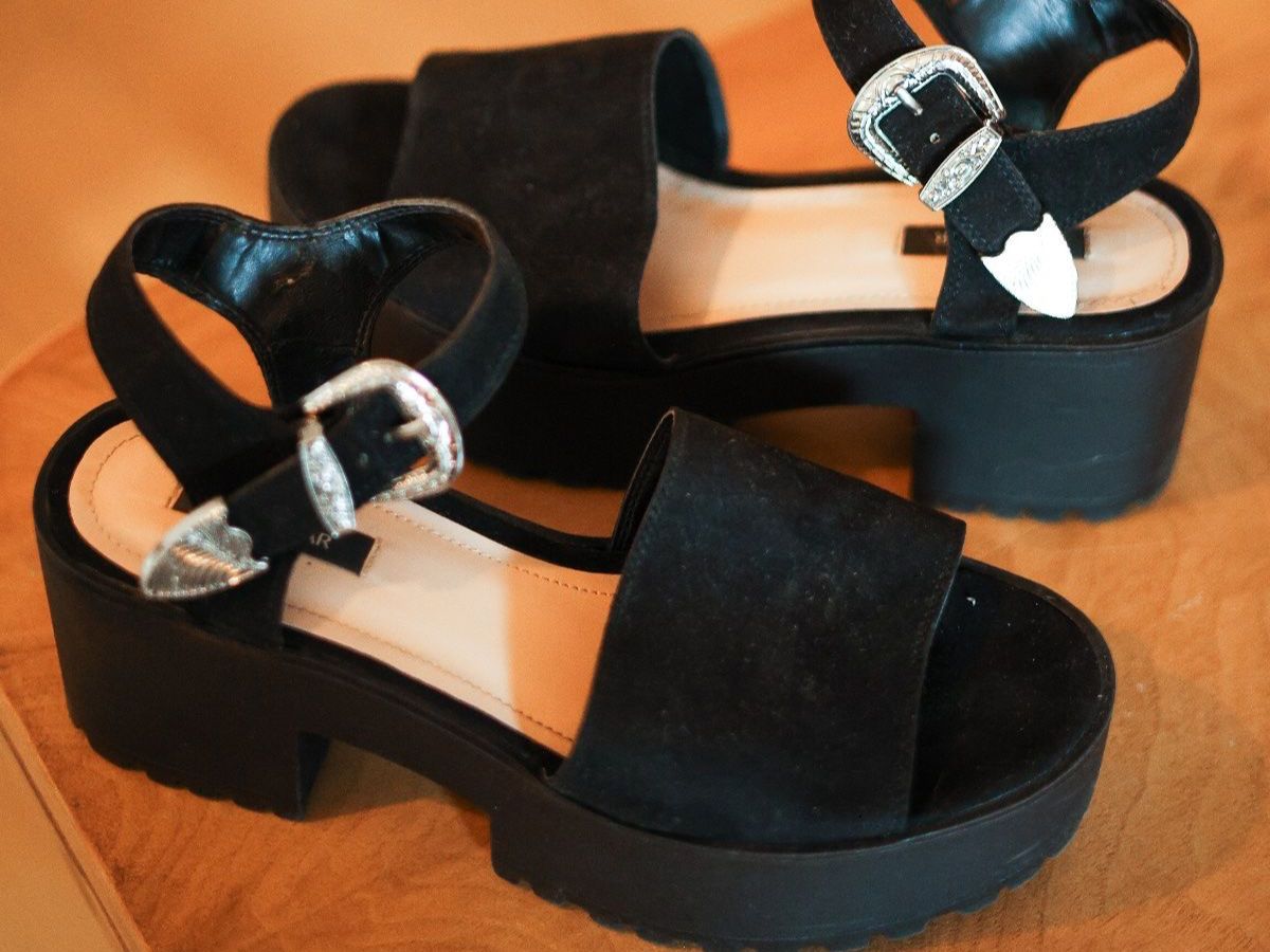 Pull&Bear Scarpe da donna: Klasse Schuhen mit Platform Gr. 39 – Usato da Bern venduto da QualitySecondHand 1