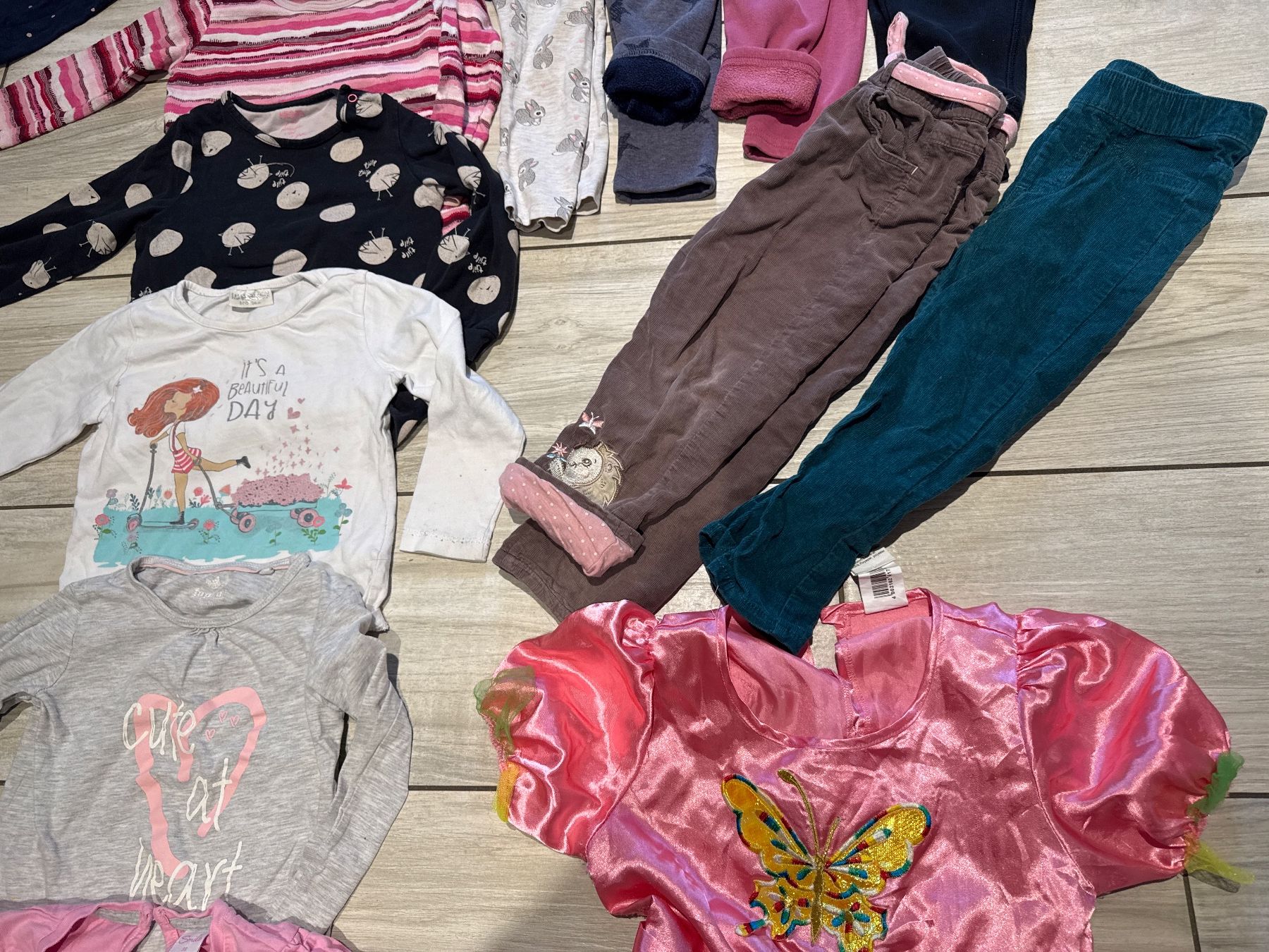 Kleiderpakete & -sets: Winter Set Mädchen 98, 13 teilig – Gebraucht aus Gelterkinden von Familienferien 2