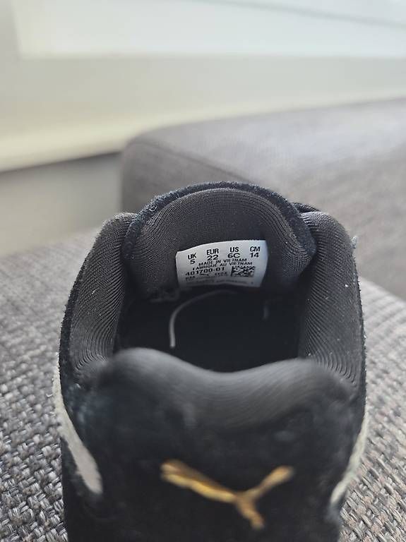 Schuhe für Jungen: Chaussures Puma Taille 22 – Gebraucht aus Neuchâtel von Stwatch 1