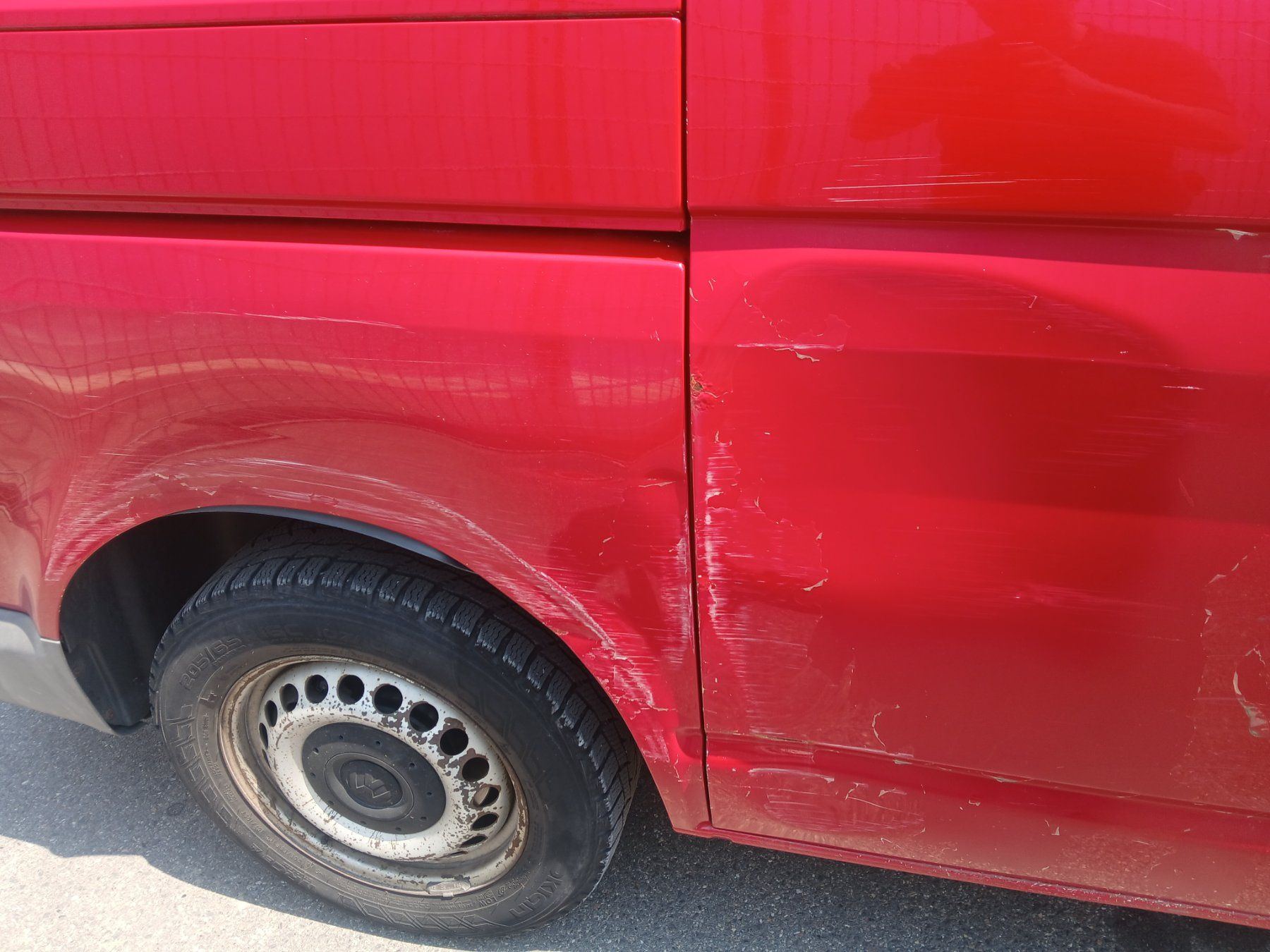 VW Veicoli commerciali: Volkswagen Transporter t5  expertiser 30.07.2026 – Usato da Satigny venduto da tin_9y9v 4
