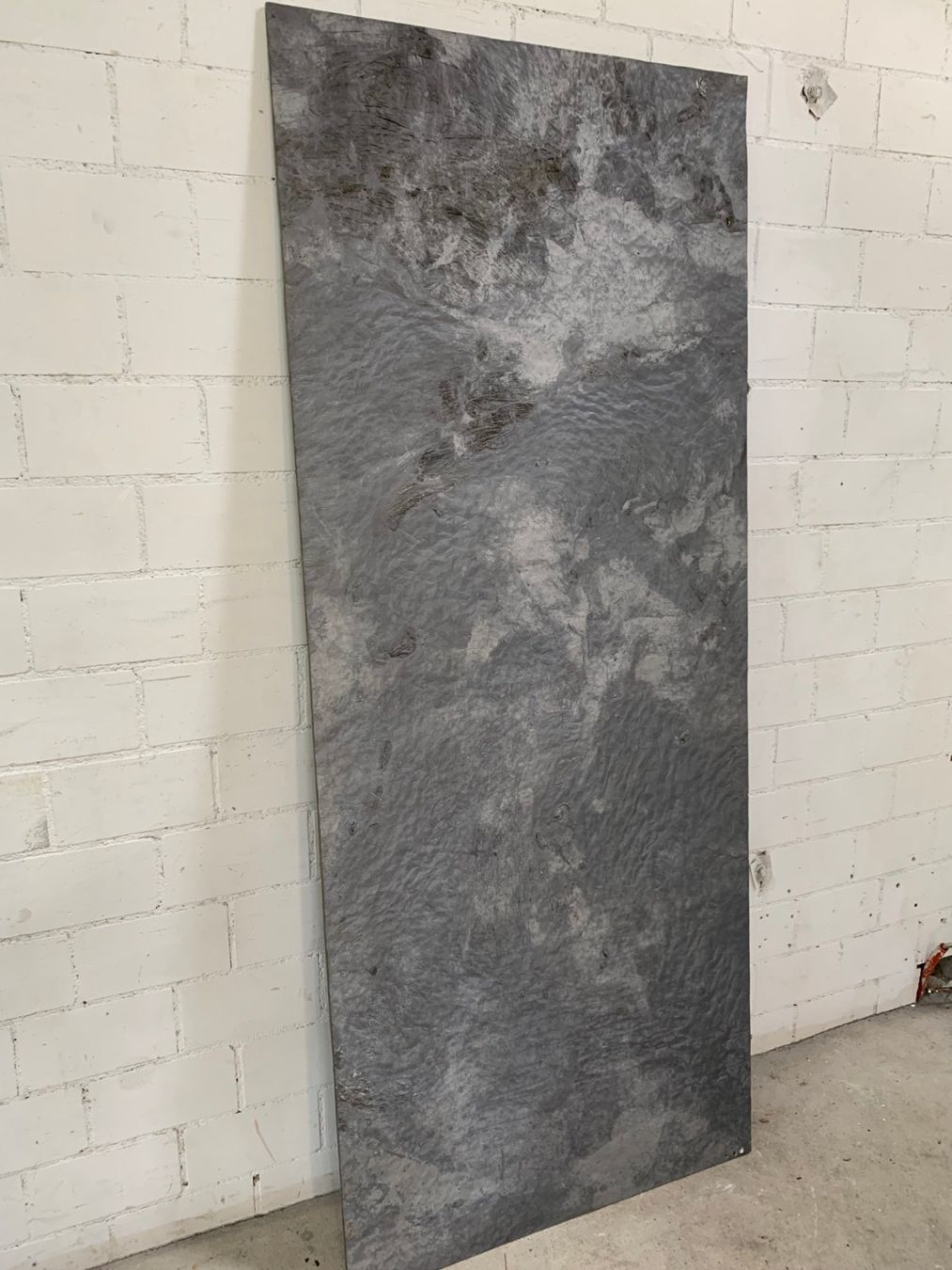 Servierplatten: Grosse Metallplatte Aluminium mit genialer Oberfläche 70er – Gebraucht aus Wallisellen von zappenduster
