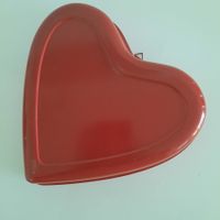 Herz-Backform rot, beschichtet, auch zum Hängen als Deko