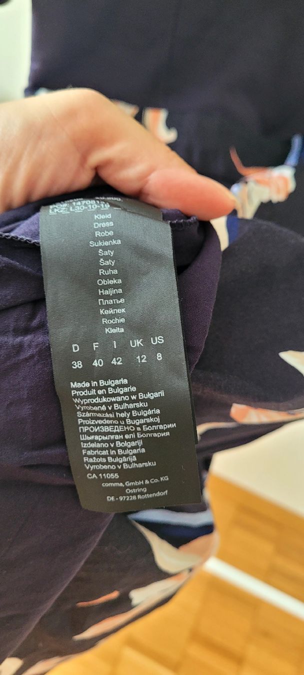 Comma Vestiti: Comma Kleid Gr.38 mit Blumenmuster, Top Zustand ein mal an – Nuovo (secondo la descrizione) da Emmenbrücke venduto da gatasalvache 6