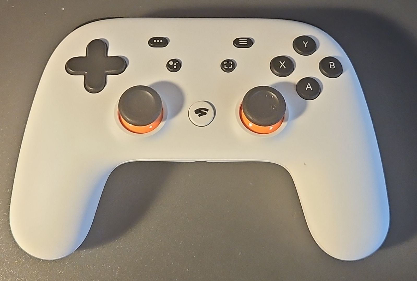 Manettes: Google Stadia Controller weiss - Top Zustand - Bluetooth  – D'occasion à Zürich par ben_dbv7