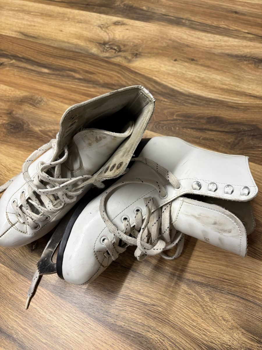 Pattini da ghiaccio: Schlittschuhe  – Usato da Seftigen venduto da Dengel336 1