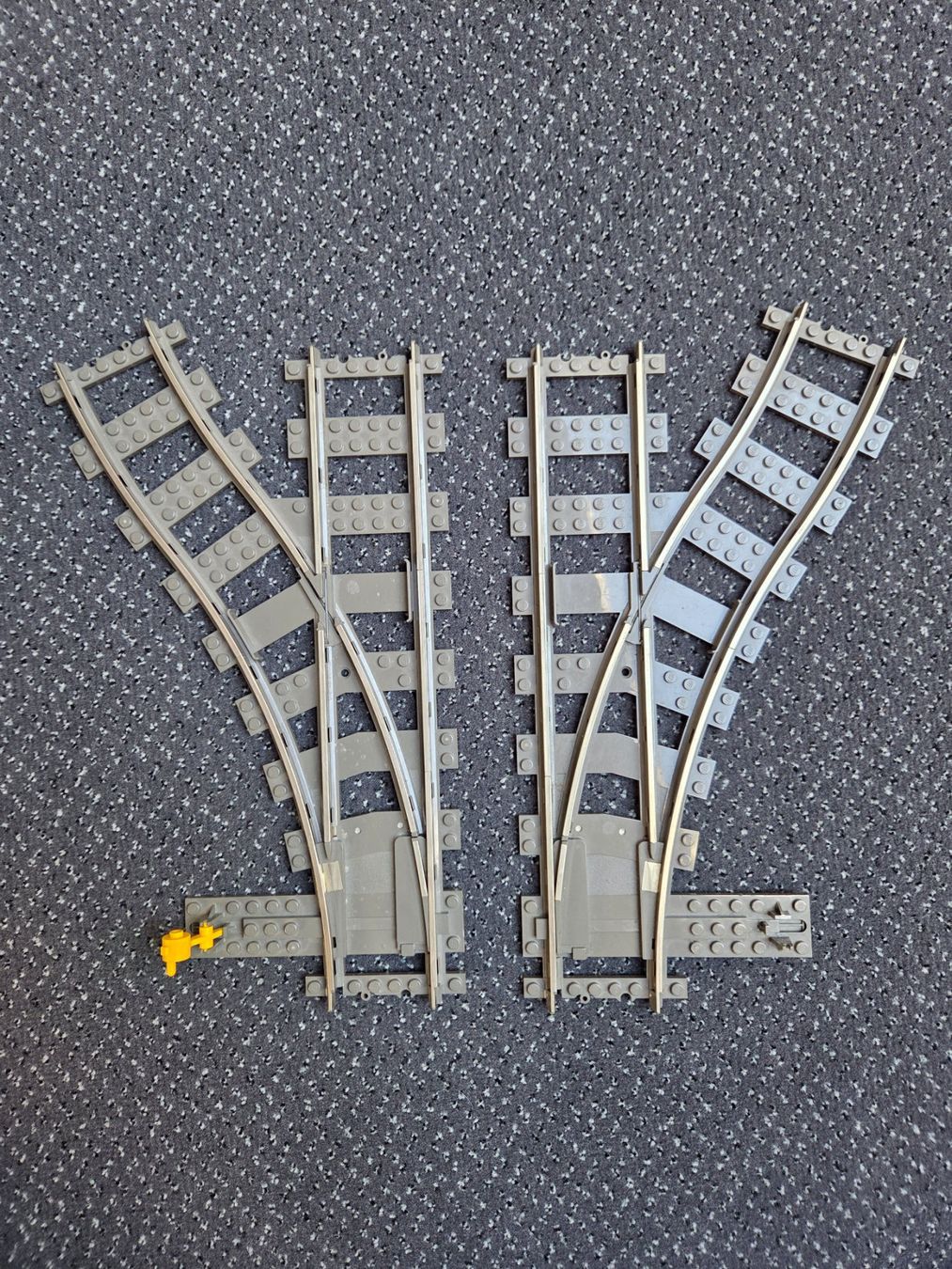 Lego Spielzeuge: Lego Eisenbahn Weichen 2 Stück grau – Gebraucht aus Ennetmoos von Gamer2