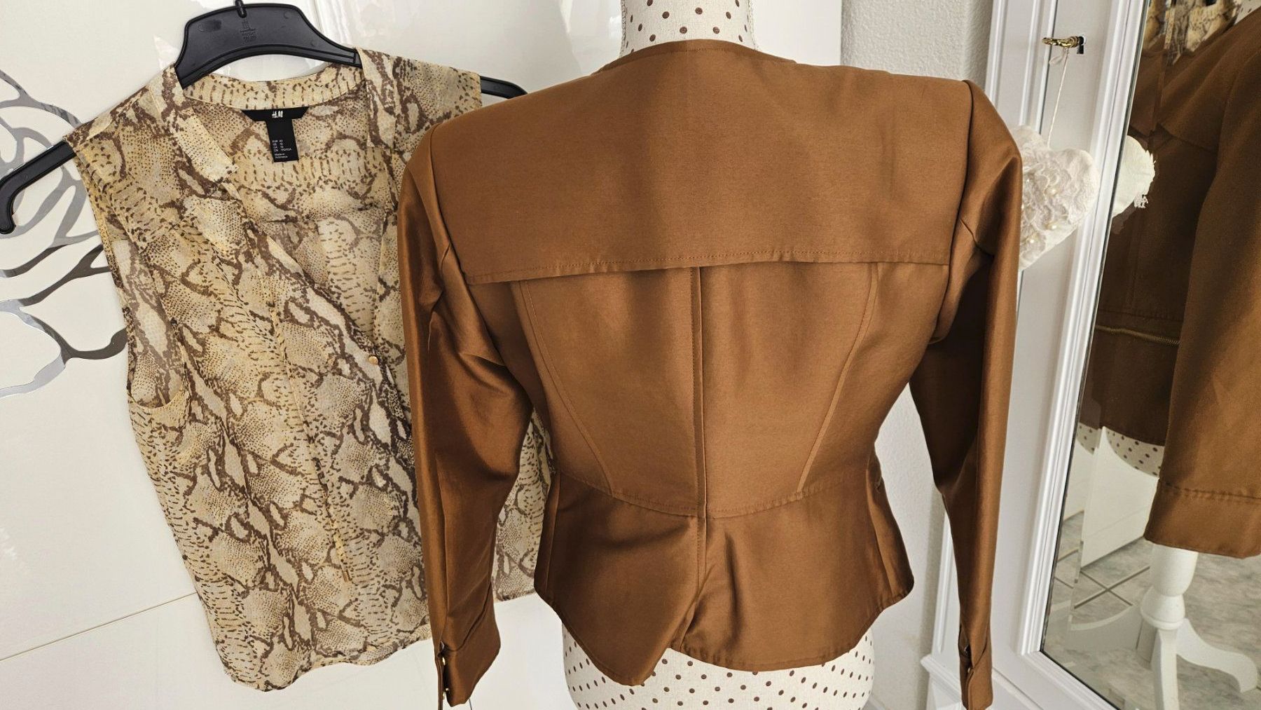 H&M Giacche: Blazer Jacke Gr. 40 mit Bluse Schlangenprint Cognac Braun – Usato da Gossau ZH venduto da fashiontwo 2