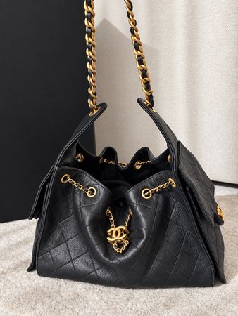 Chanel Tasche 25 schwarz in Kaviar Leder