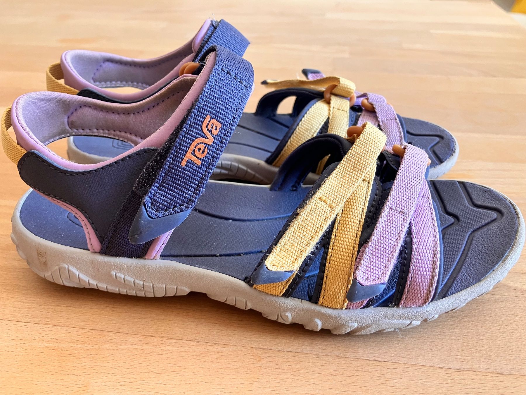 Teva Schuhe für Mädchen: Teva Kindersandalen – Gebraucht aus Winterthur von Risdo