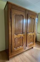 Armoire ancienne en bois massif