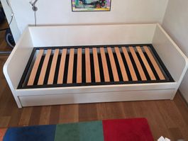 Tagesbett weiss mit Ausziehbett und Lattenrost
