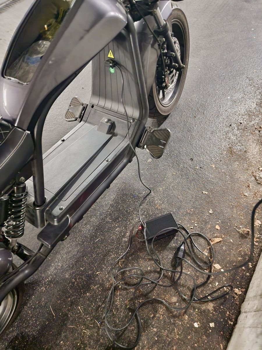 Scooter: [GUT & GÜNSTIG]: 6.0 PRO DUO E-SCOOTER - 45km/h – Difettoso da Arni AG venduto da CreaFlex 5