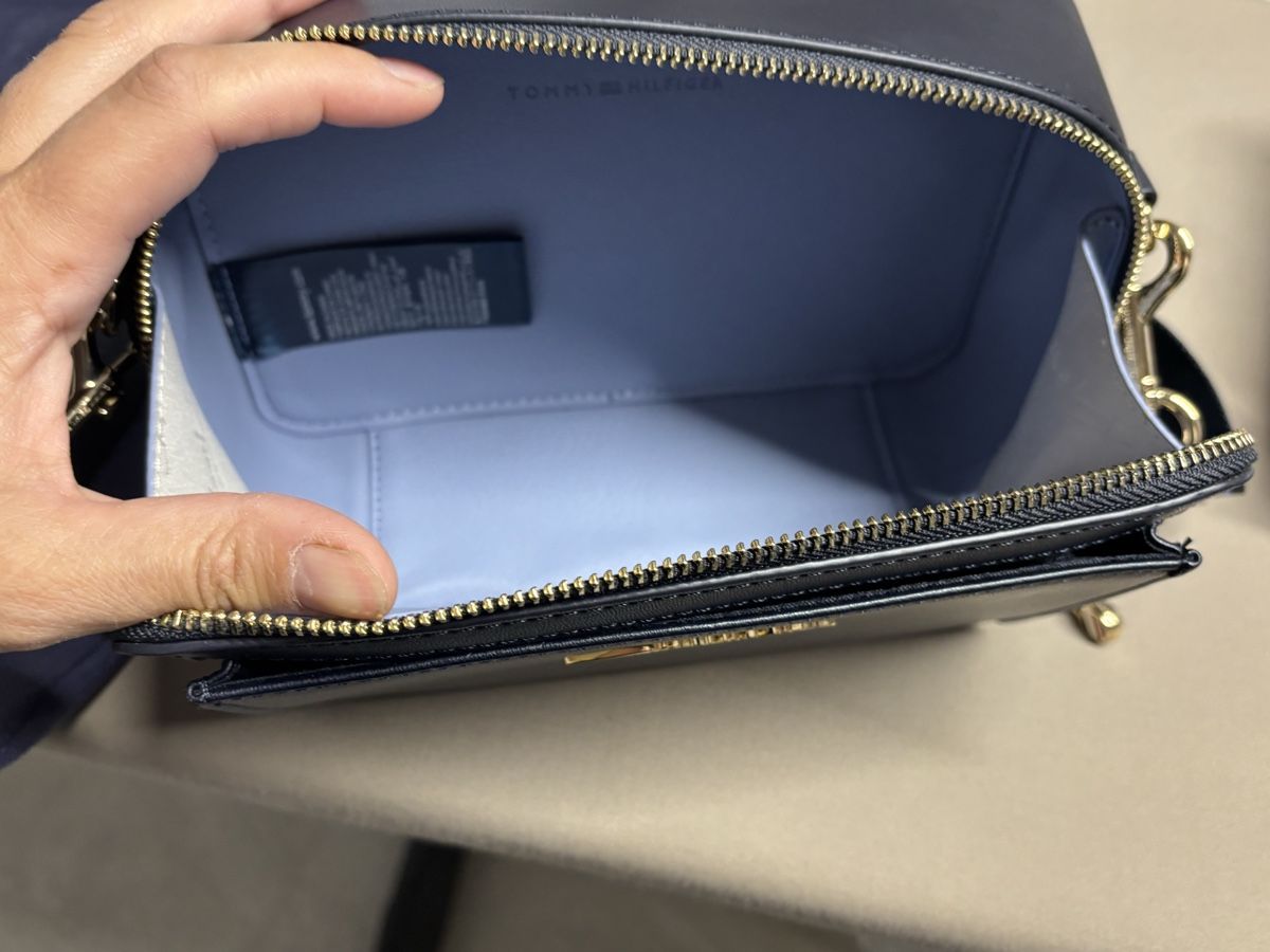 Tommy Hilfiger Borse da donna: Sac à main fermeture éclair Tommy Hilfiger bleu neuf – Nuovo (secondo la descrizione) da Salvenach venduto da gwenwywar 4