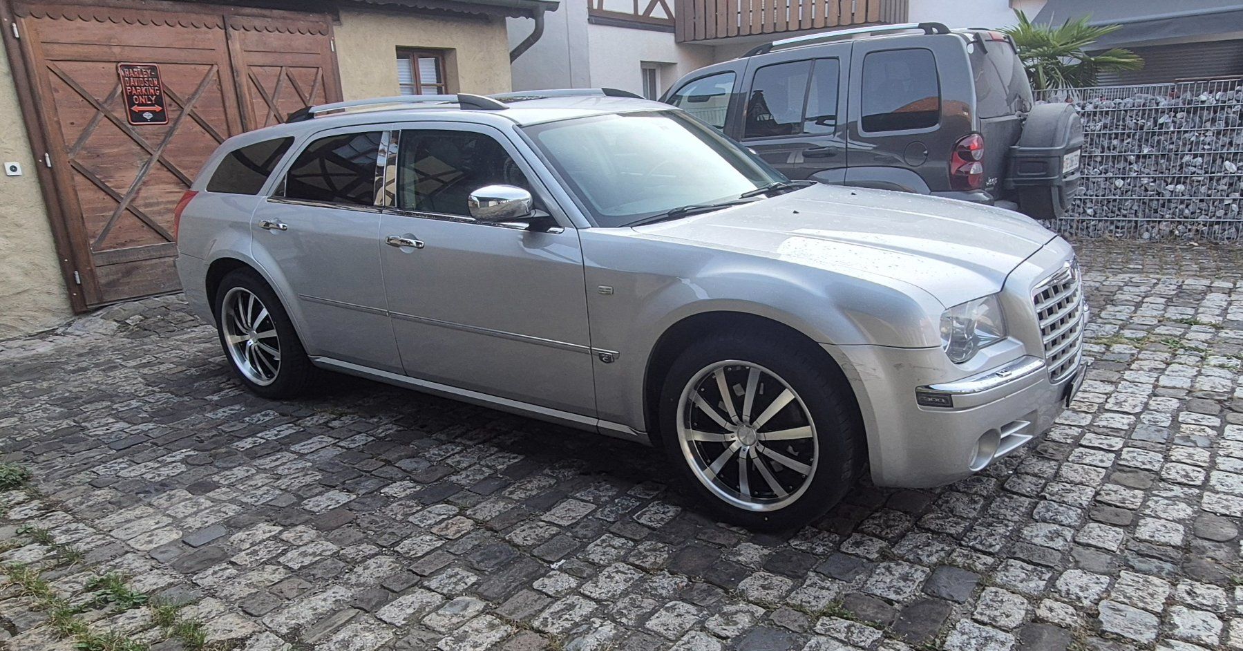 Chrysler Automobili: Chrysler 300c AWD 5.7 Hemi mit MFK – Usato da Fruthwilen venduto da JanLoew95