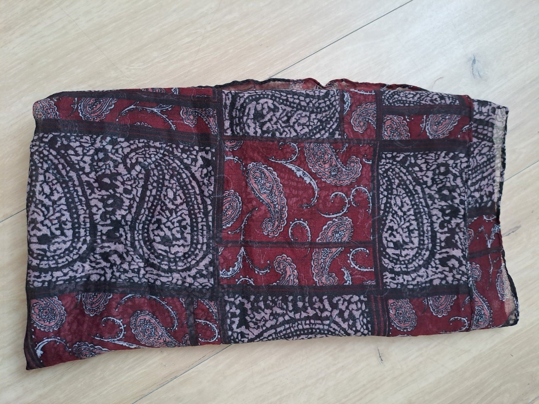 Foulard & Sciarpe: Sommer Schal mit Muster, leicht und luftig, neuwertig – Usato da Münchenbuchsee venduto da Babsique