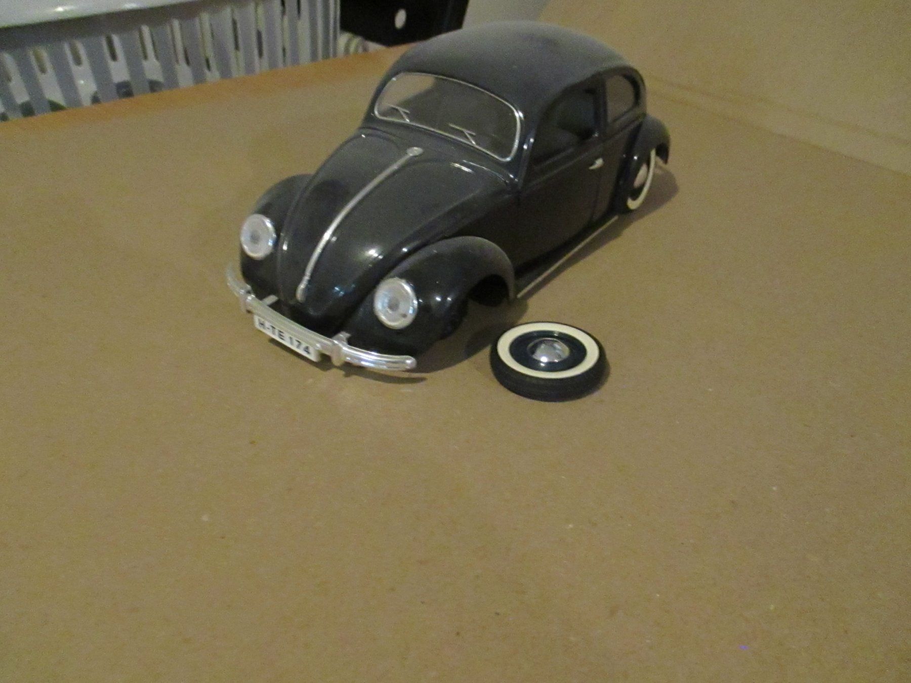 Volkswagen Modellini d'auto: VW Käfer Solido 1/18 Schrott defekt – Difettoso da Felsberg venduto da sanwill
