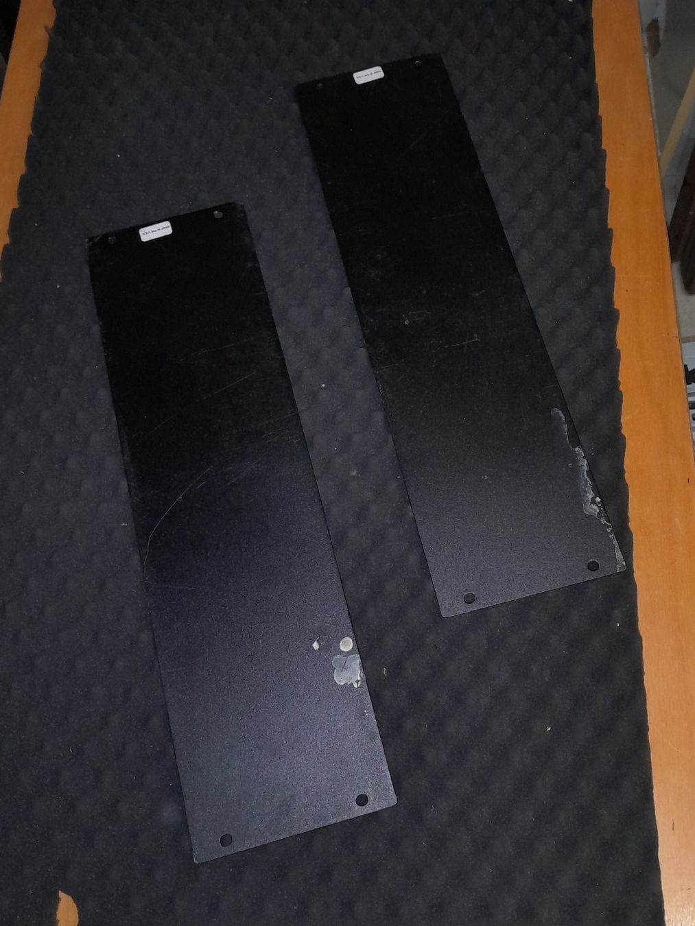 Wandhalterungen: 2 Rackblenden 19" Schwarz, Metall, 3 HE – Gebraucht aus Steffisburg von FutureOne