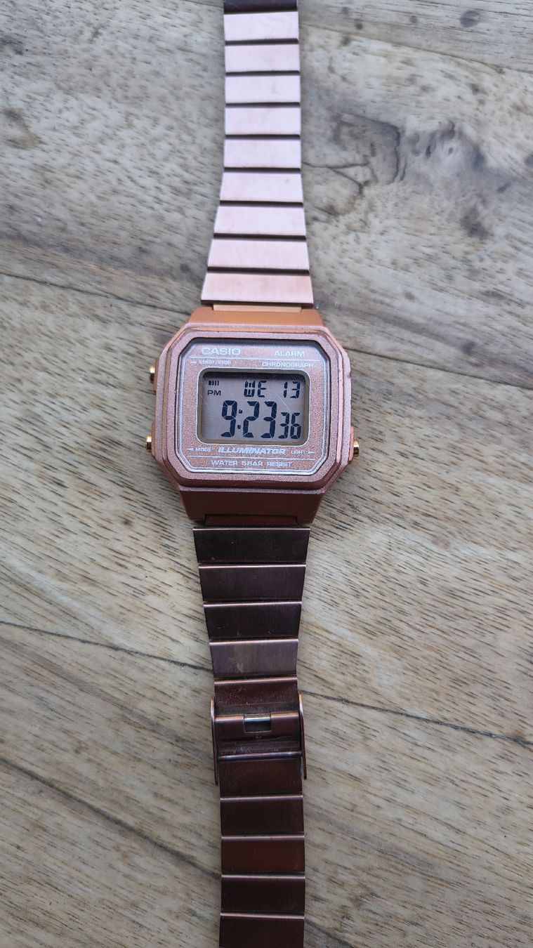 Casio Orologi: Casio Armbanduhr in Rose – Usato da Steffisburg venduto da laali