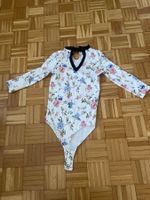 Schöner Benetzon Body mit Blumenmuster Grösse XS/S
