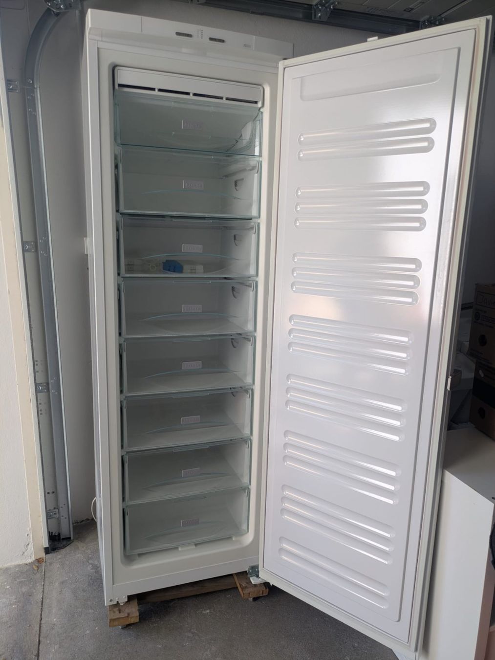 Miele Gefrierschrank: Miele Gefrierschrank 8 Schubladen – Gebraucht aus Bachenbülach von Struppensack