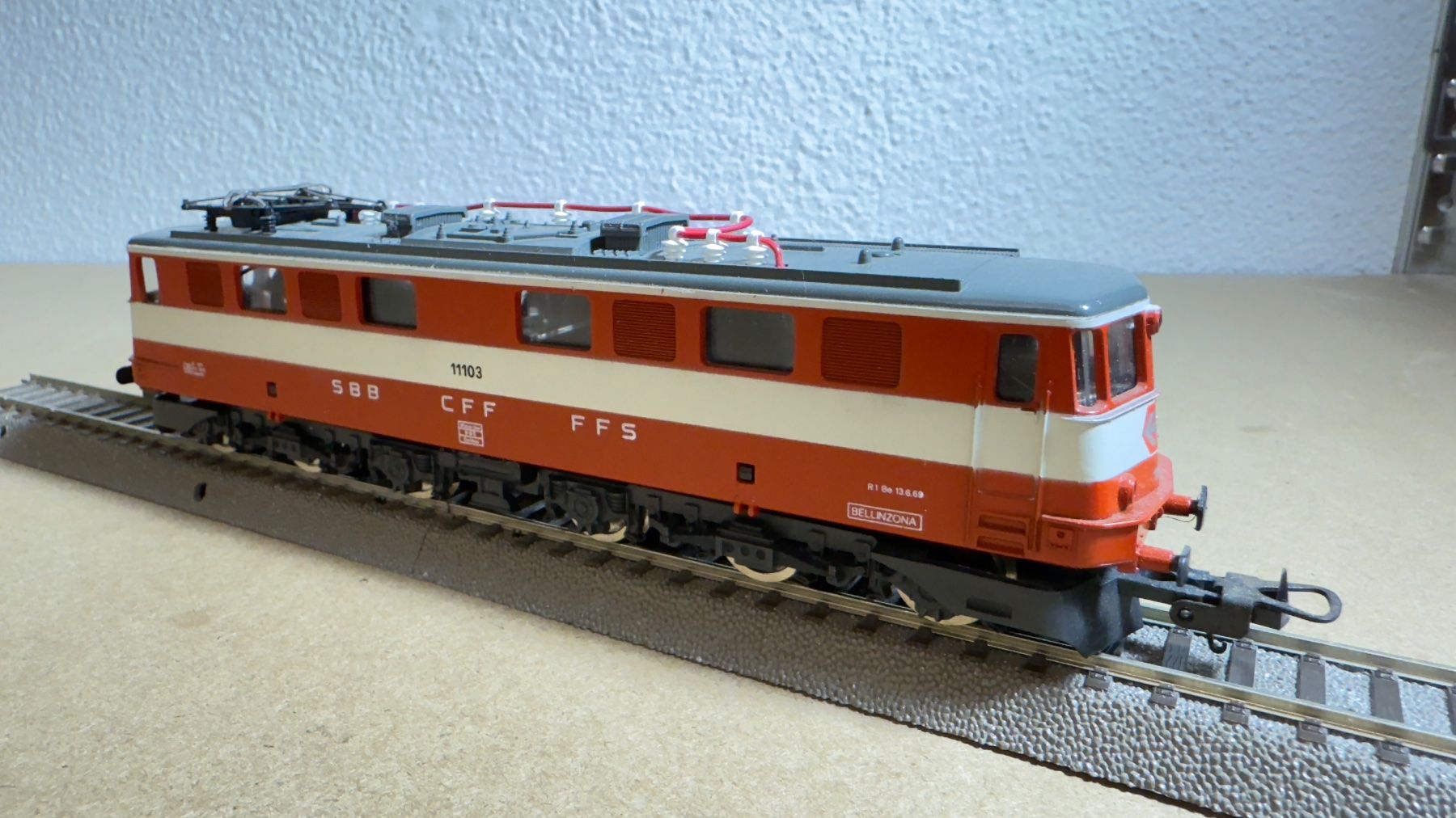 Lima Modelleisenbahnen: Lima Ae 6/6 Swiss Express H0 / DC – Gebraucht aus Windlach von Kelebra 1