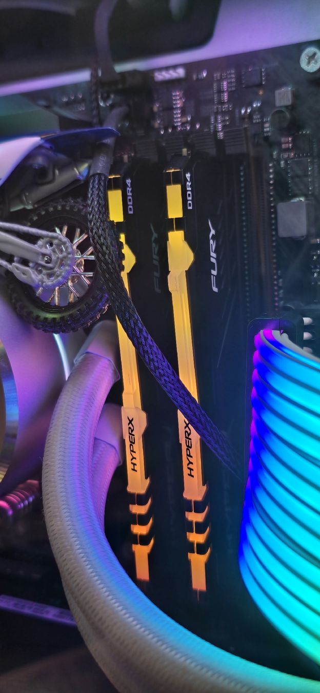 PCs: Mémoire  HyperX Fury DDR4 éclairage RGB – Gebraucht aus Moutier von gon_cc9z 1