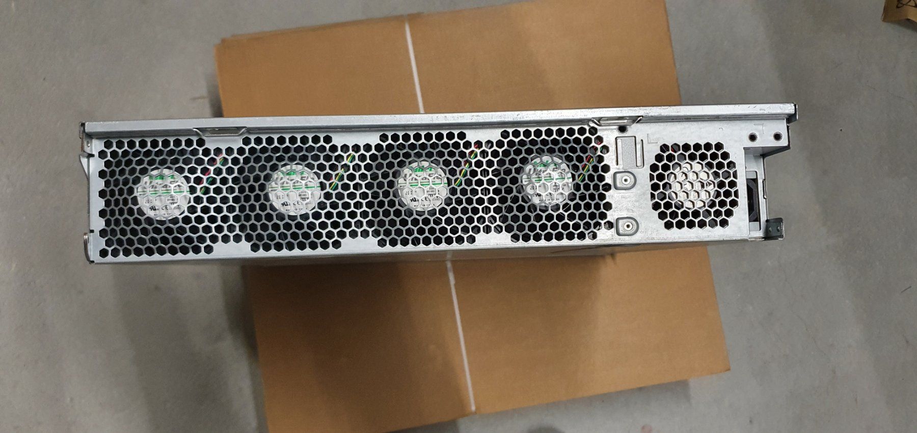 Intel Server: IBM 6385-HC1 2U SERVER mit 2 Blade 4x XEON E5520 CPU – Usato da Gerlafingen venduto da dulifuli 5