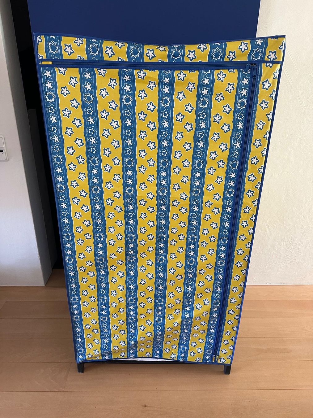 Armadi: Mottenschrank 145 x 76 x 50 – Usato da Stallikon venduto da Rsiri