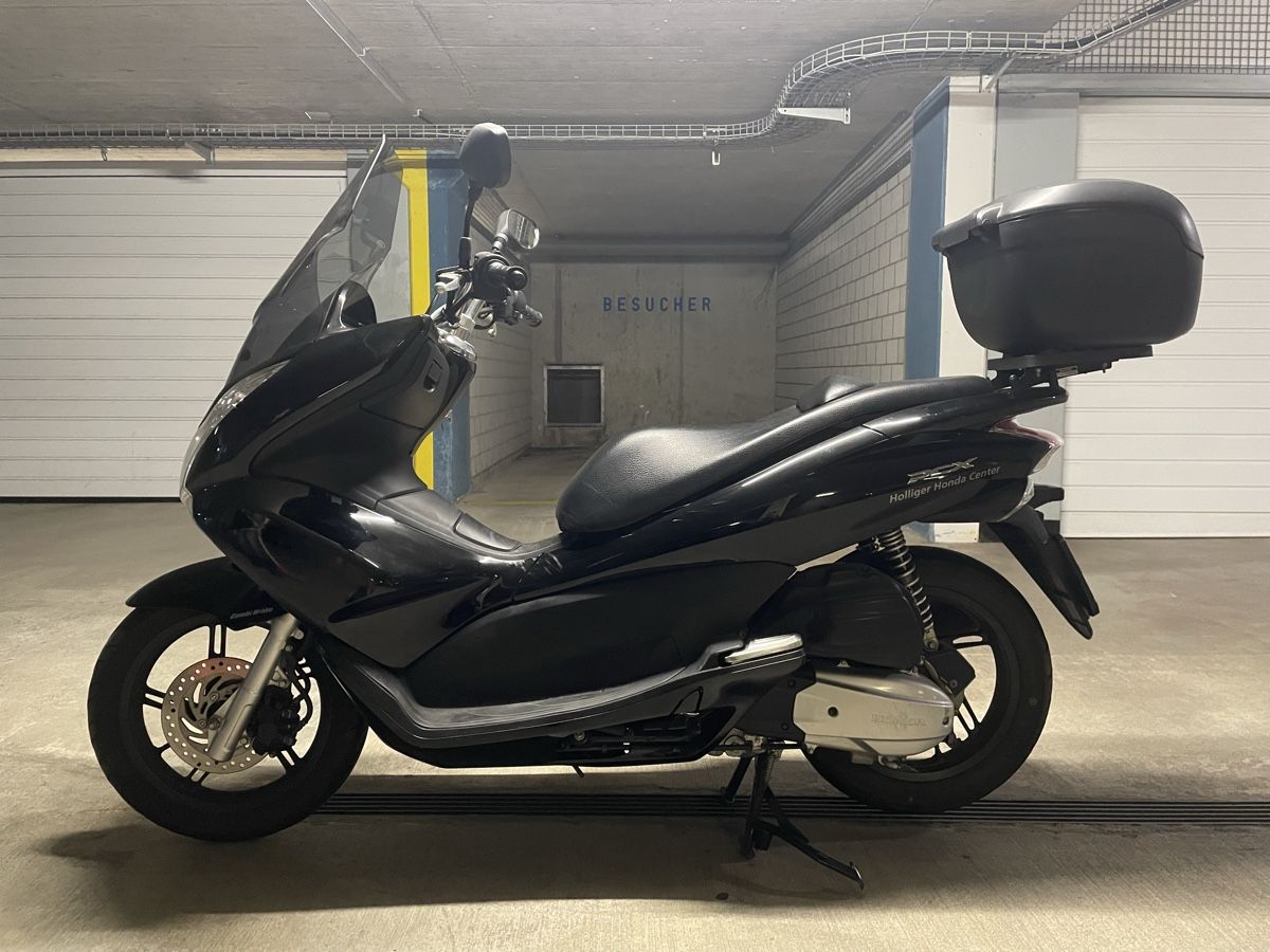 Honda Scooters: Honda PCX 125 Roller, Topcase inklusive! – Gebraucht aus Lufingen von nra330-300