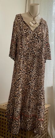 Wunderschönes und stylisches Sommerkleid