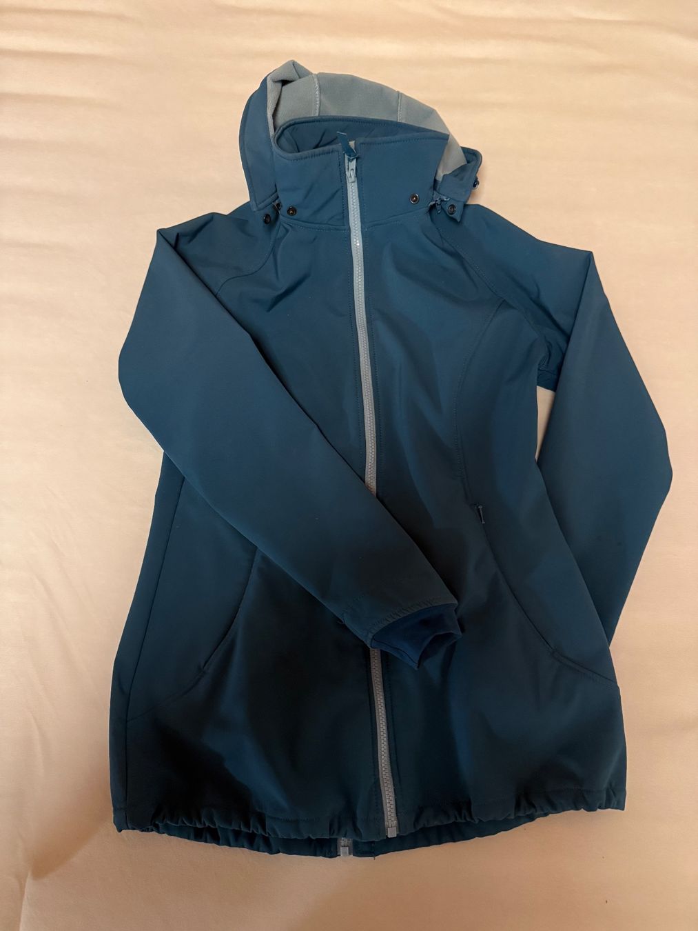 Mamalila Jacken: Mamalila Softshell Umstands- und Tragejacke Grösse S – Gebraucht aus Oberhofen AG von Climberin